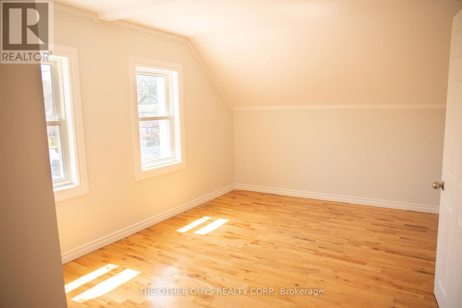 Upper - 244 BARRIE STREET Image 22