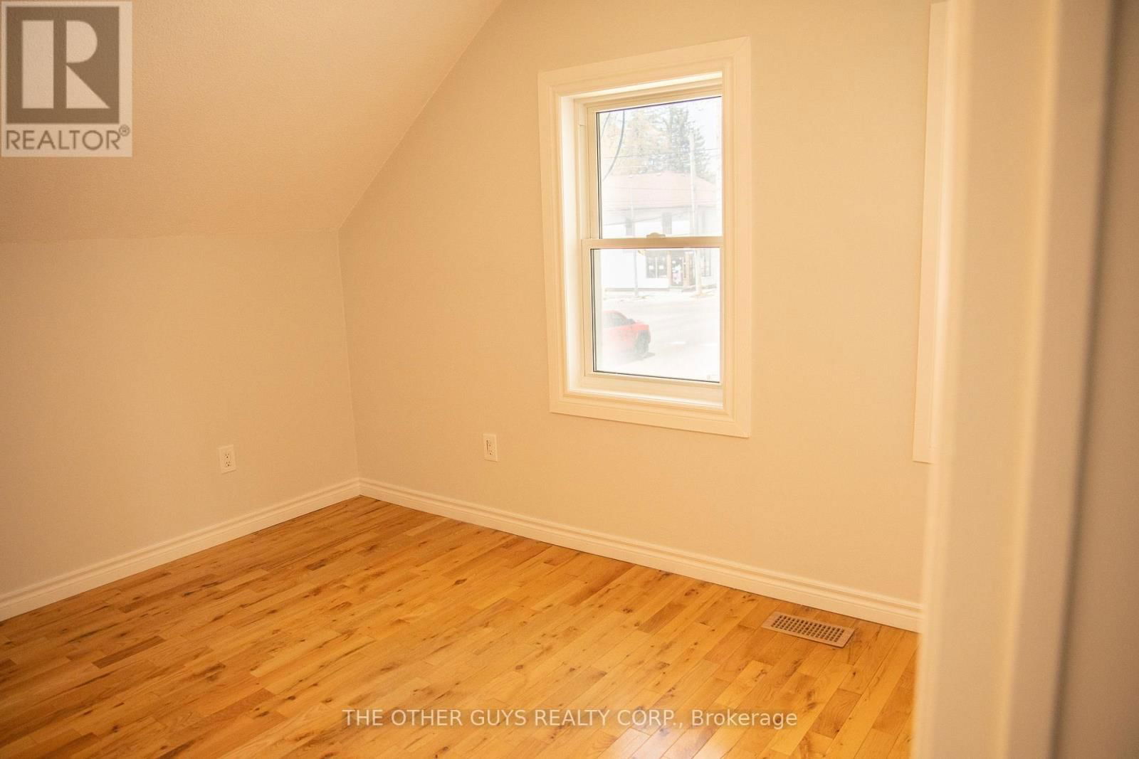 Upper - 244 BARRIE STREET Image 24