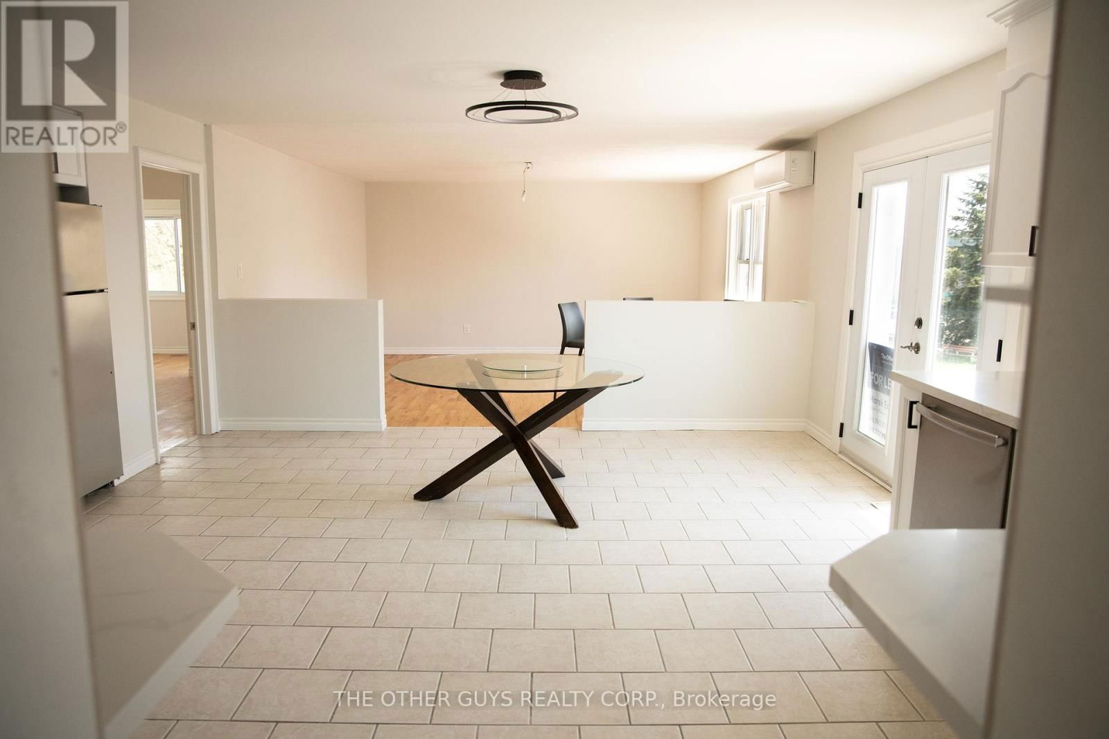 Upper - 244 BARRIE STREET Image 3