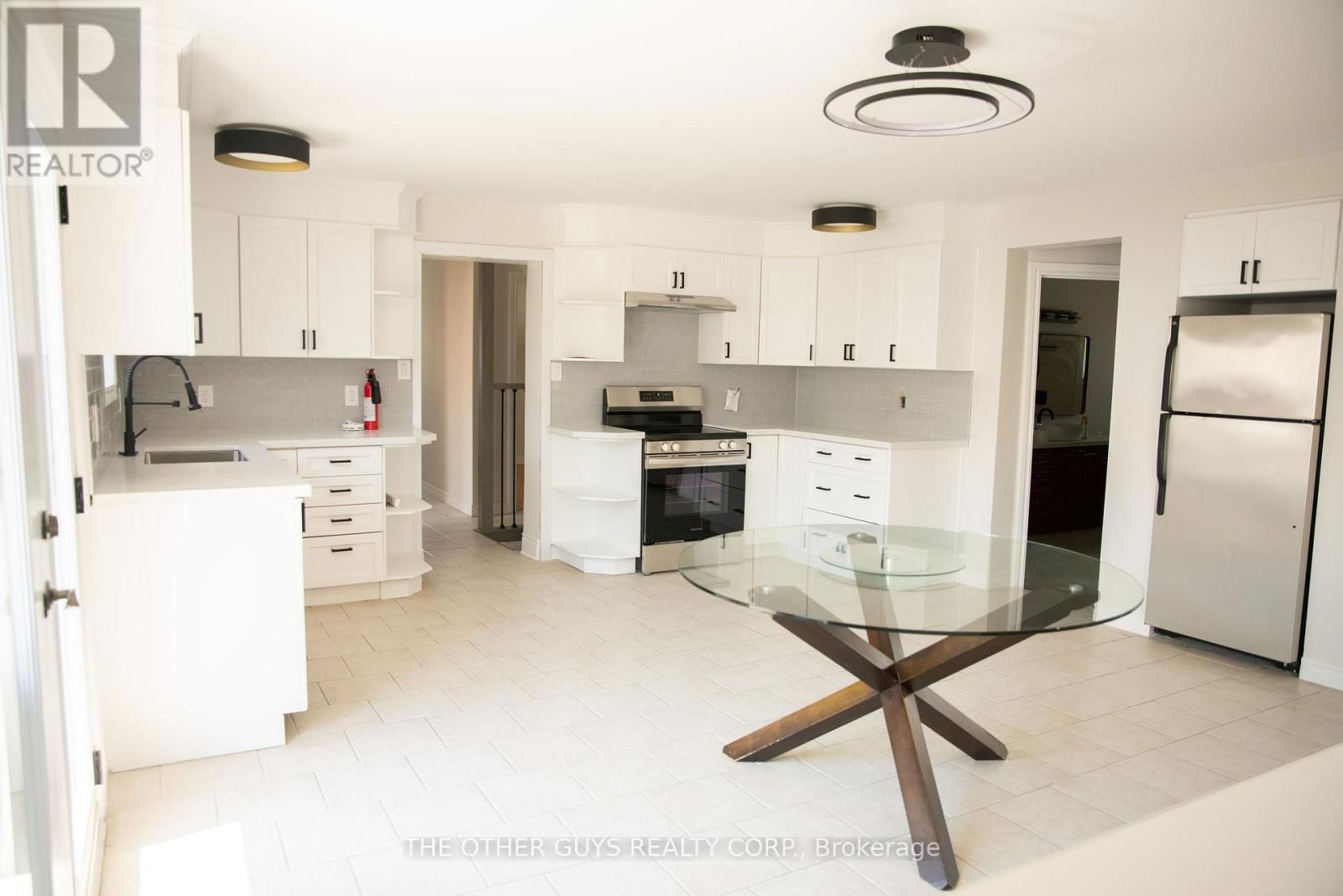 Upper - 244 BARRIE STREET Image 7