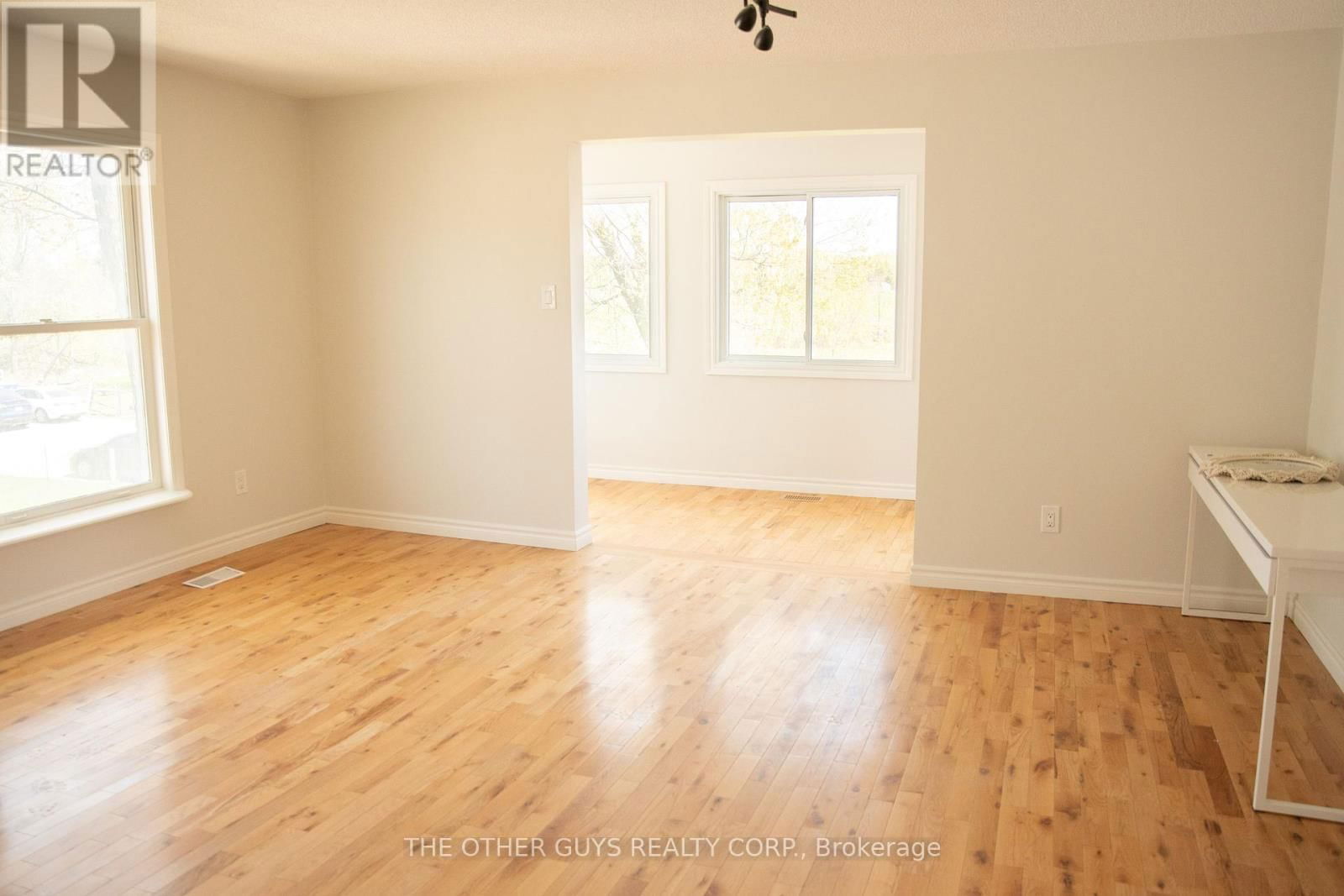 Upper - 244 BARRIE STREET Image 9