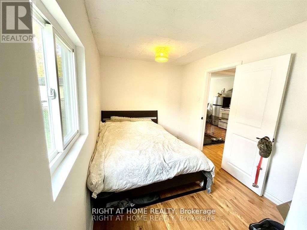 208 BAYVIEW AVENUE Image 11