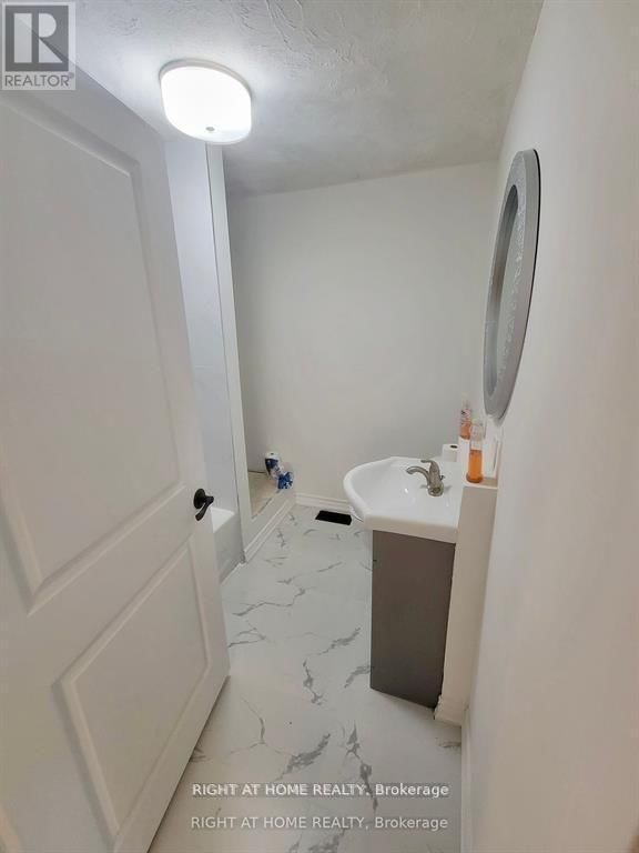 208 BAYVIEW AVENUE Image 12