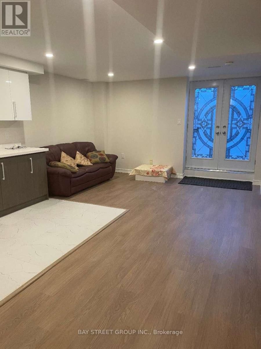 32 HEREFORDSHIRE CRESCENT Image 2