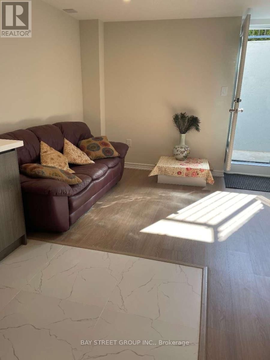 32 HEREFORDSHIRE CRESCENT Image 3
