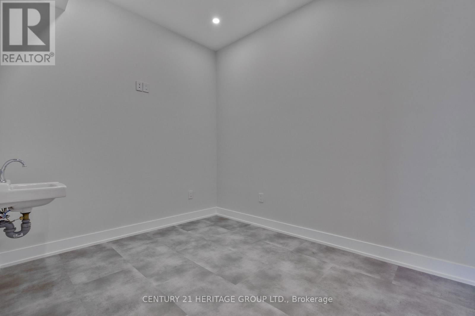 107 TORONTO STREET Image 11