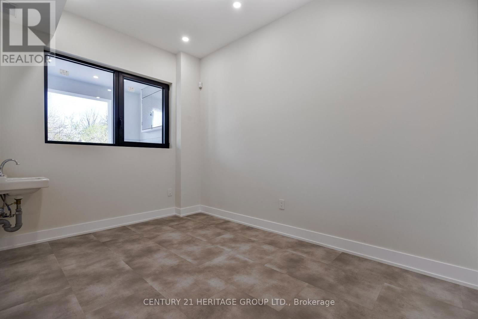 107 TORONTO STREET Image 14