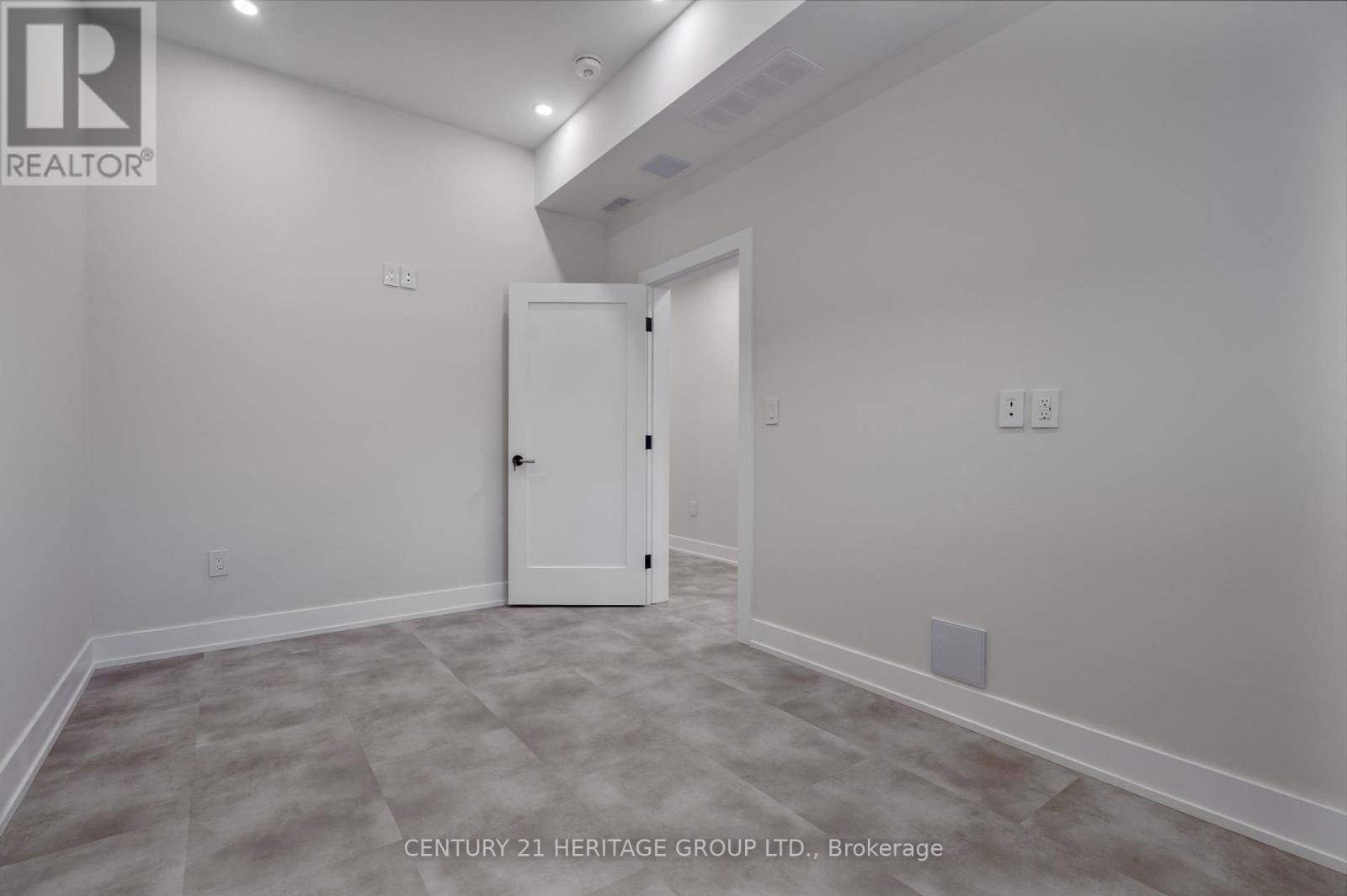 107 TORONTO STREET Image 15