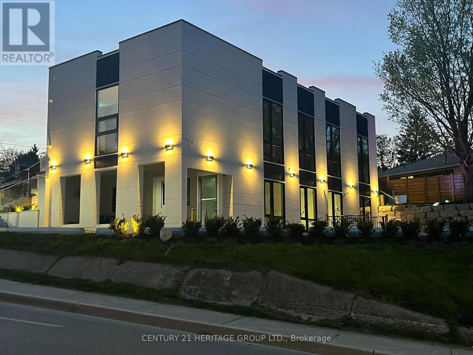 107 TORONTO STREET Image 20