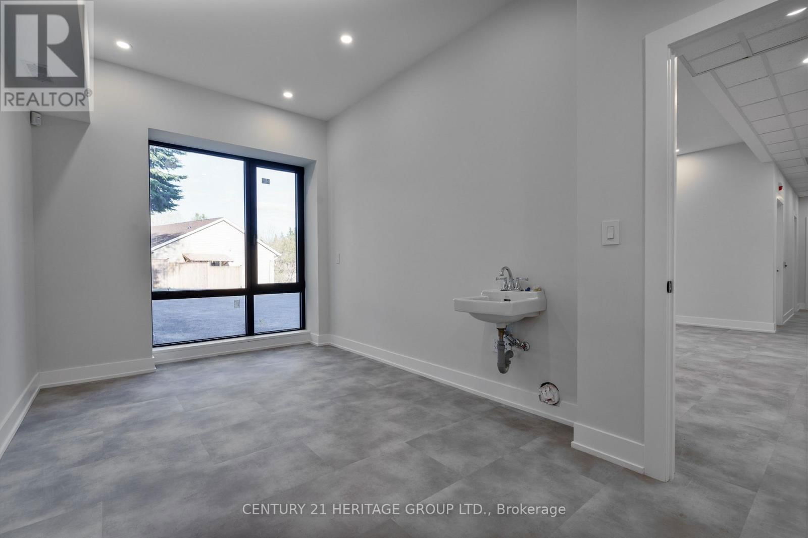 107 TORONTO STREET Image 9