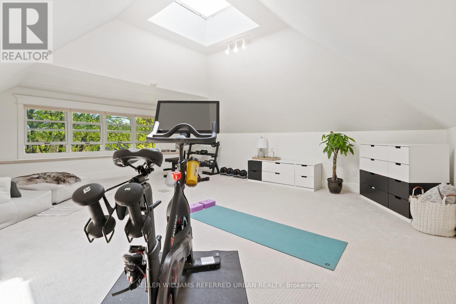 72 CONNAUGHT AVENUE Image 25