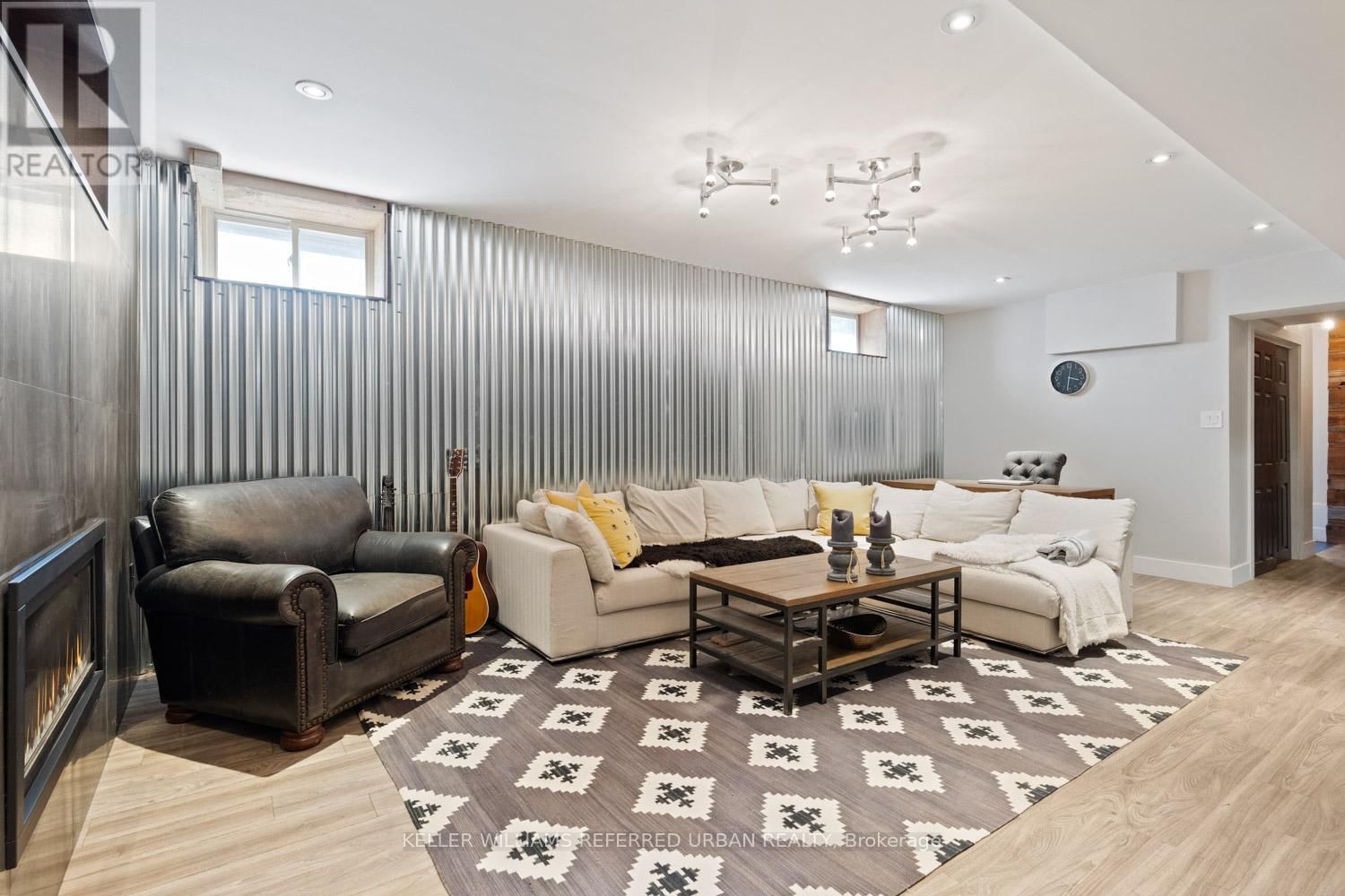 72 CONNAUGHT AVENUE Image 27