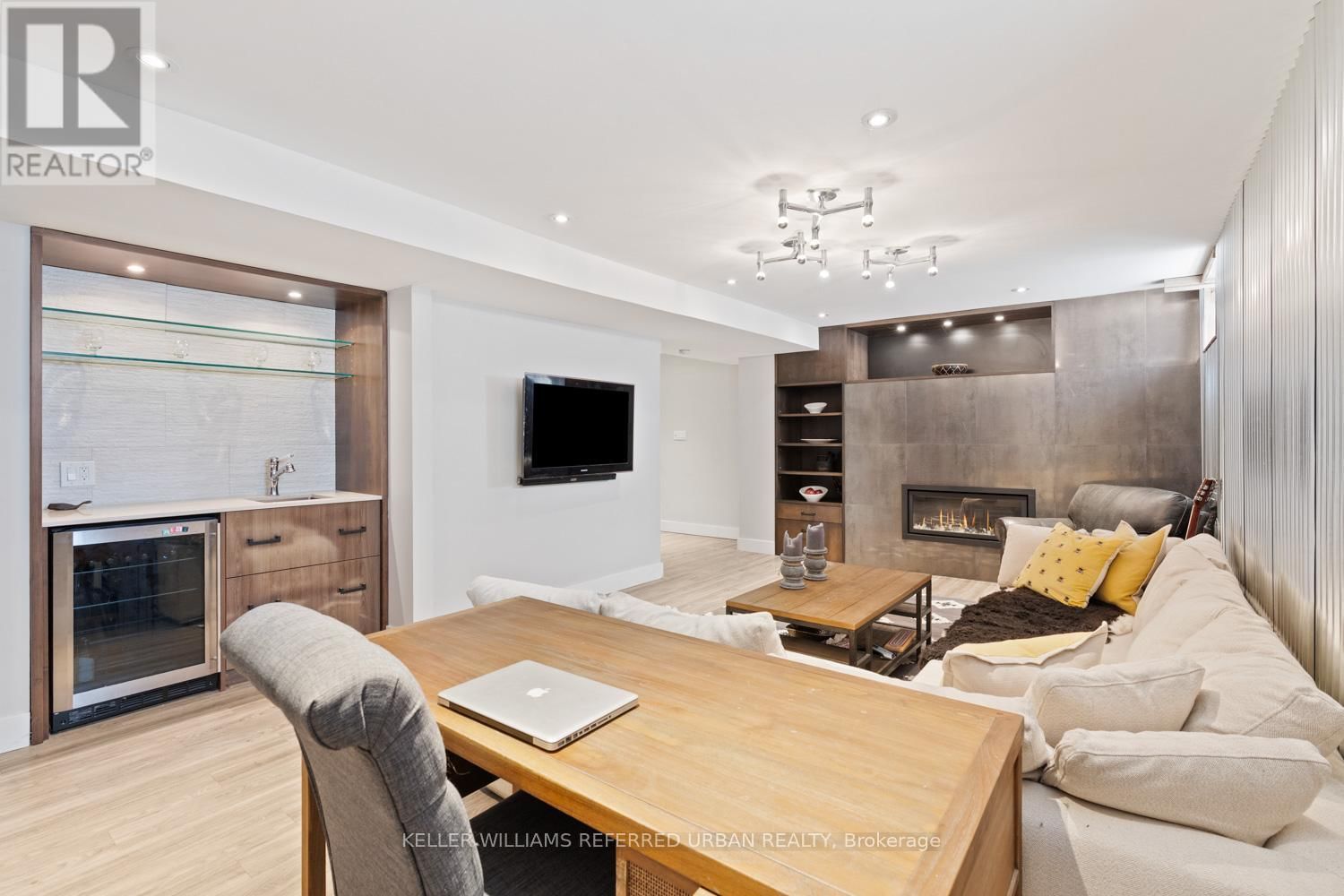 72 CONNAUGHT AVENUE Image 29