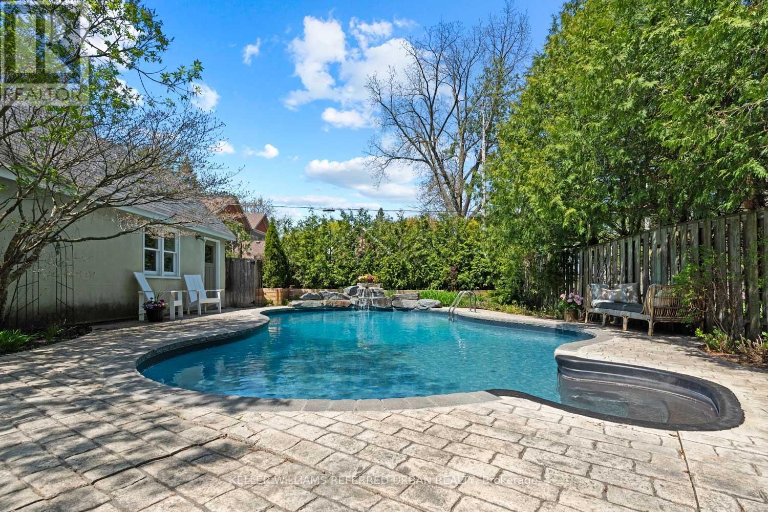 72 CONNAUGHT AVENUE Image 33