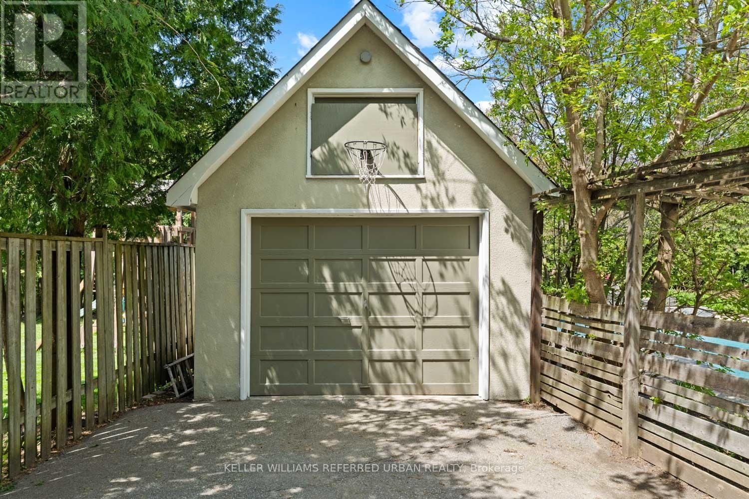 72 CONNAUGHT AVENUE Image 38