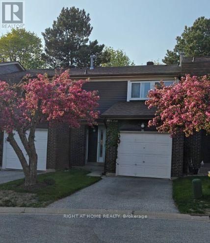16 - 40 CASTLE ROCK DRIVE Image 1