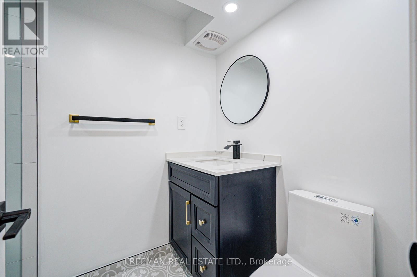 Apt. B - 16 CAREY CRESCENT Image 9