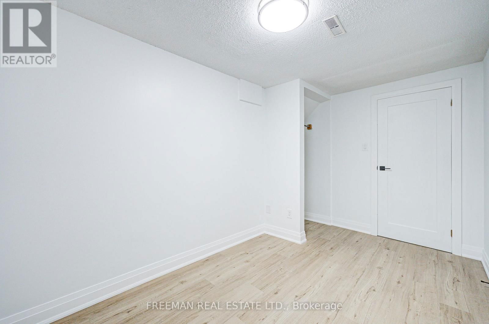 Room 3 - 16 CAREY CRESCENT Image 4