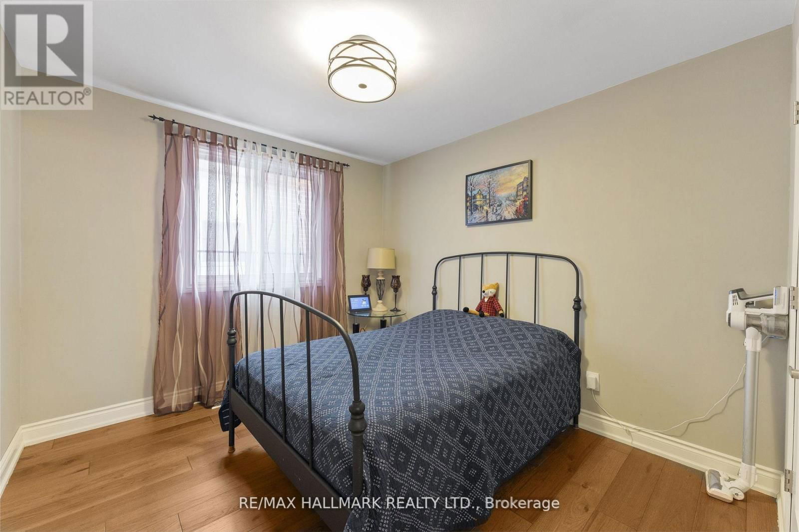 57 WILLIAM ROE BOULEVARD Image 12