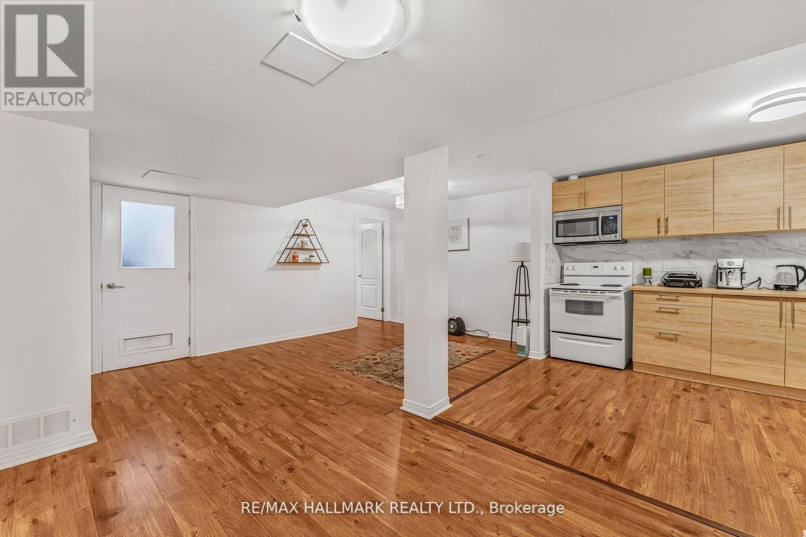 57 WILLIAM ROE BOULEVARD Image 23