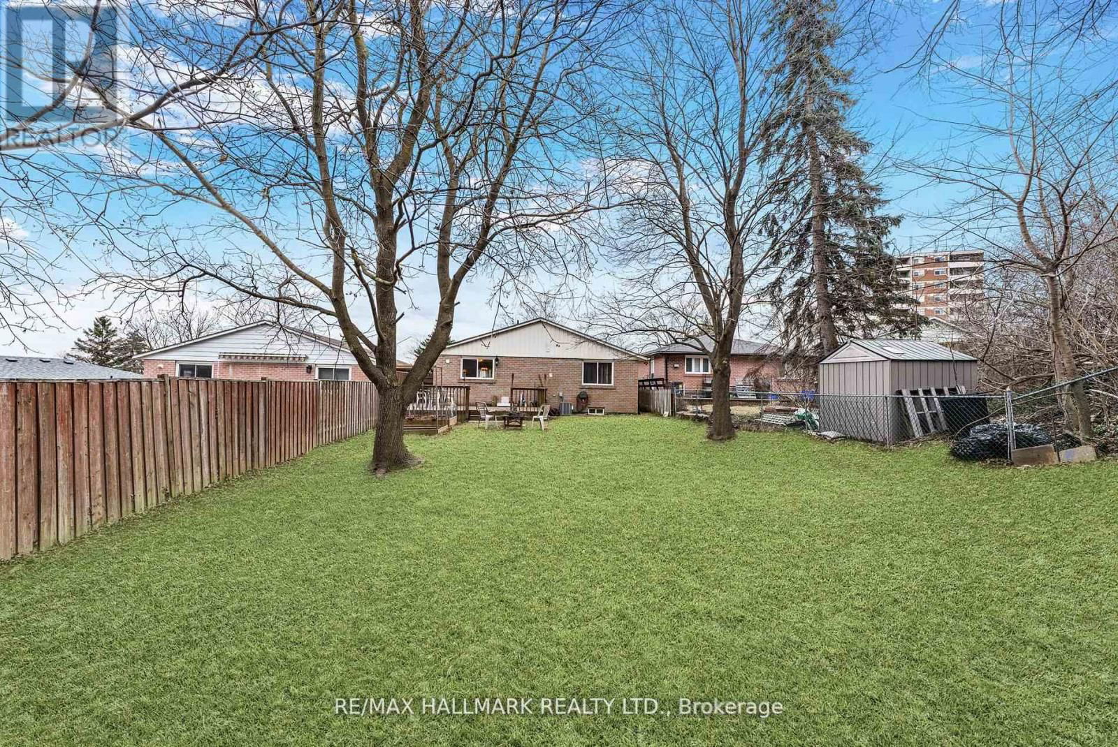 57 WILLIAM ROE BOULEVARD Image 34