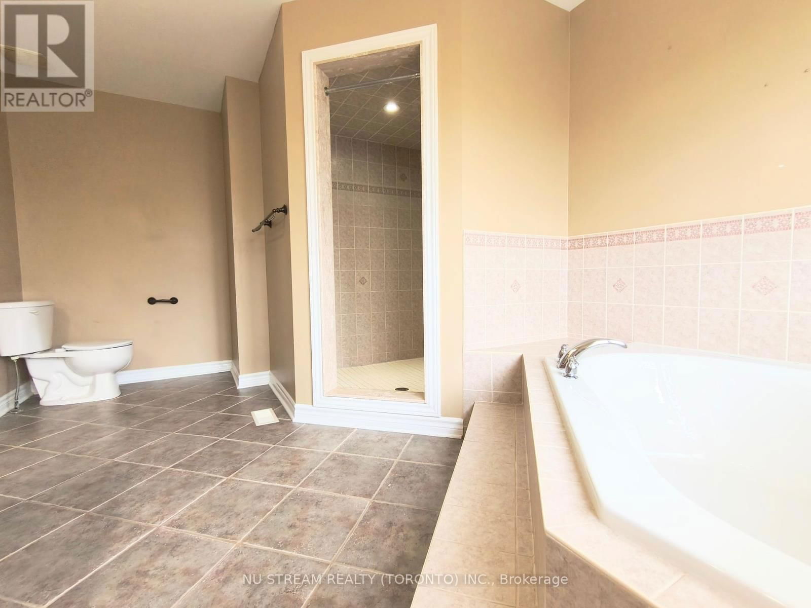 279 TWIN HILLS CRESCENT Image 13
