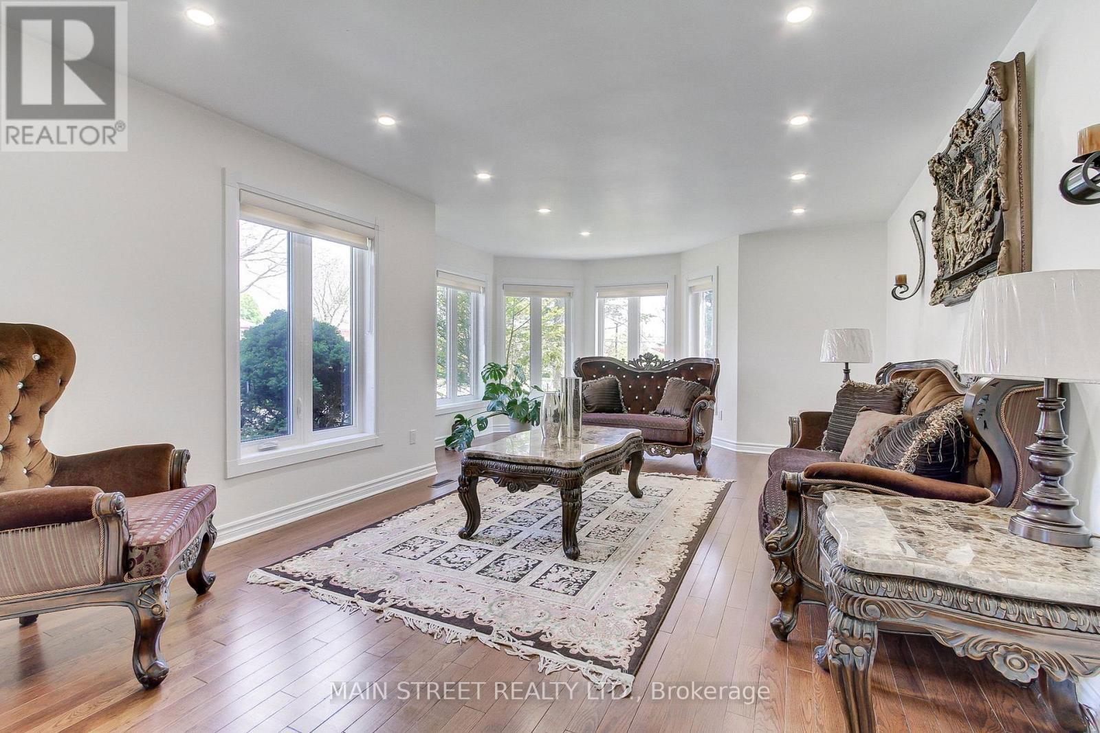 898 STONEHAVEN AVENUE Image 12