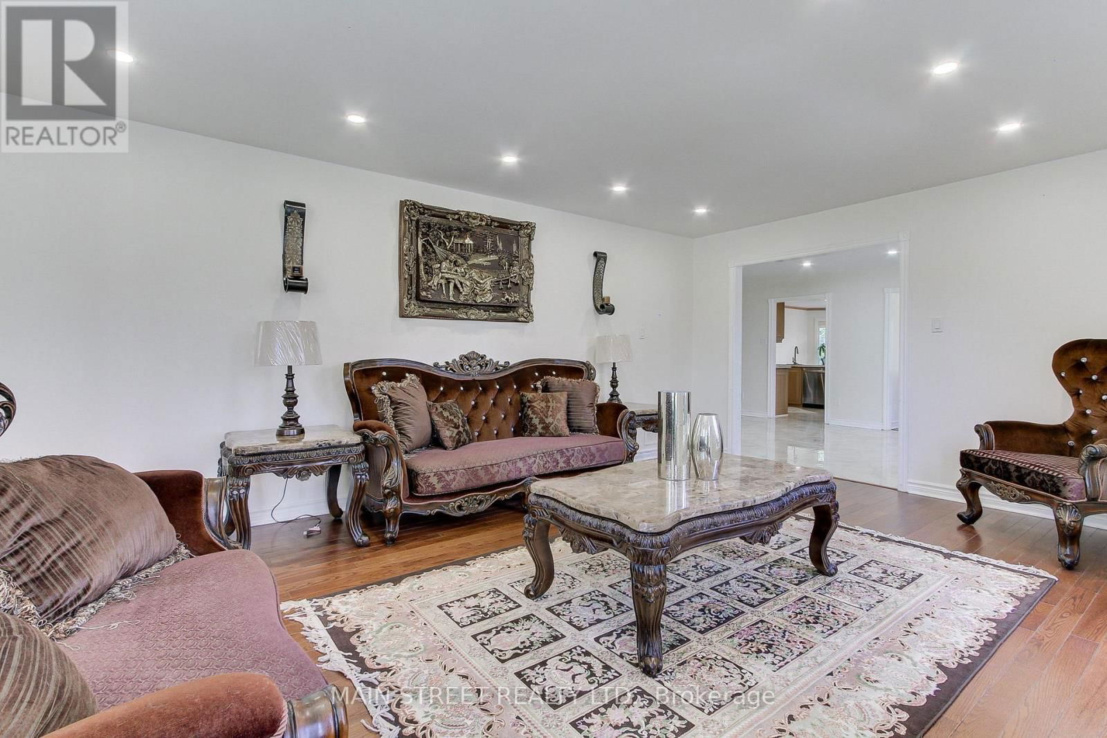 898 STONEHAVEN AVENUE Image 13