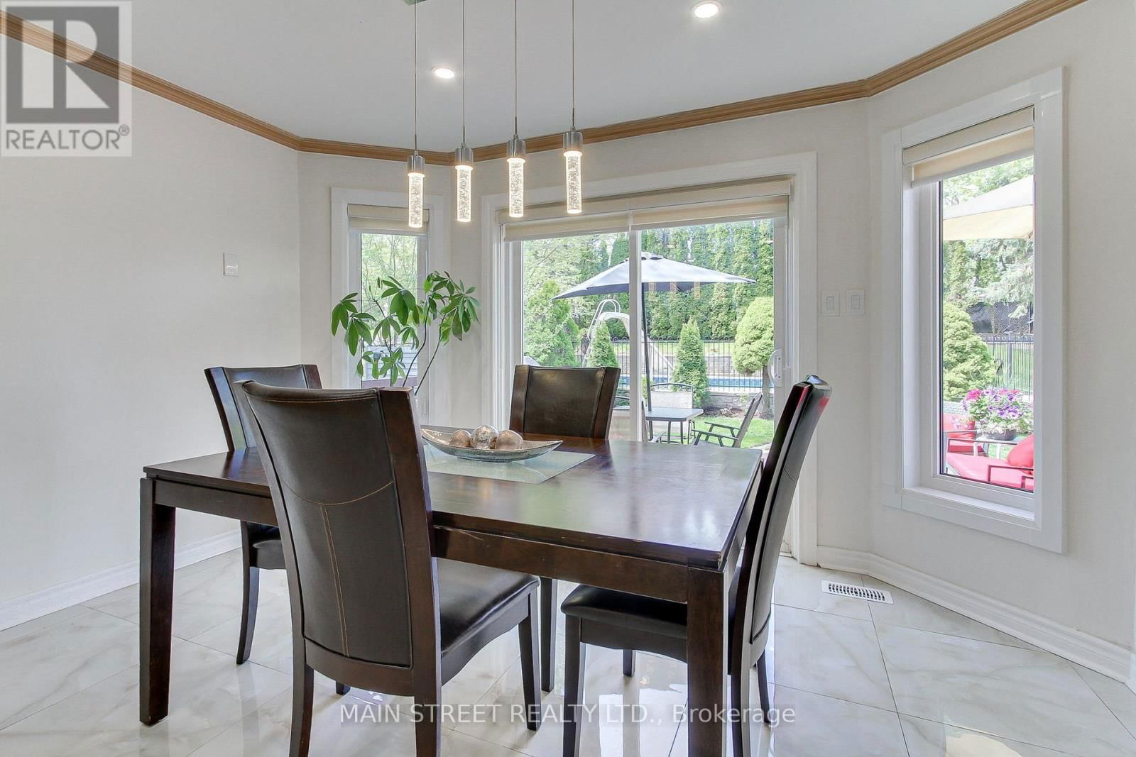 898 STONEHAVEN AVENUE Image 14