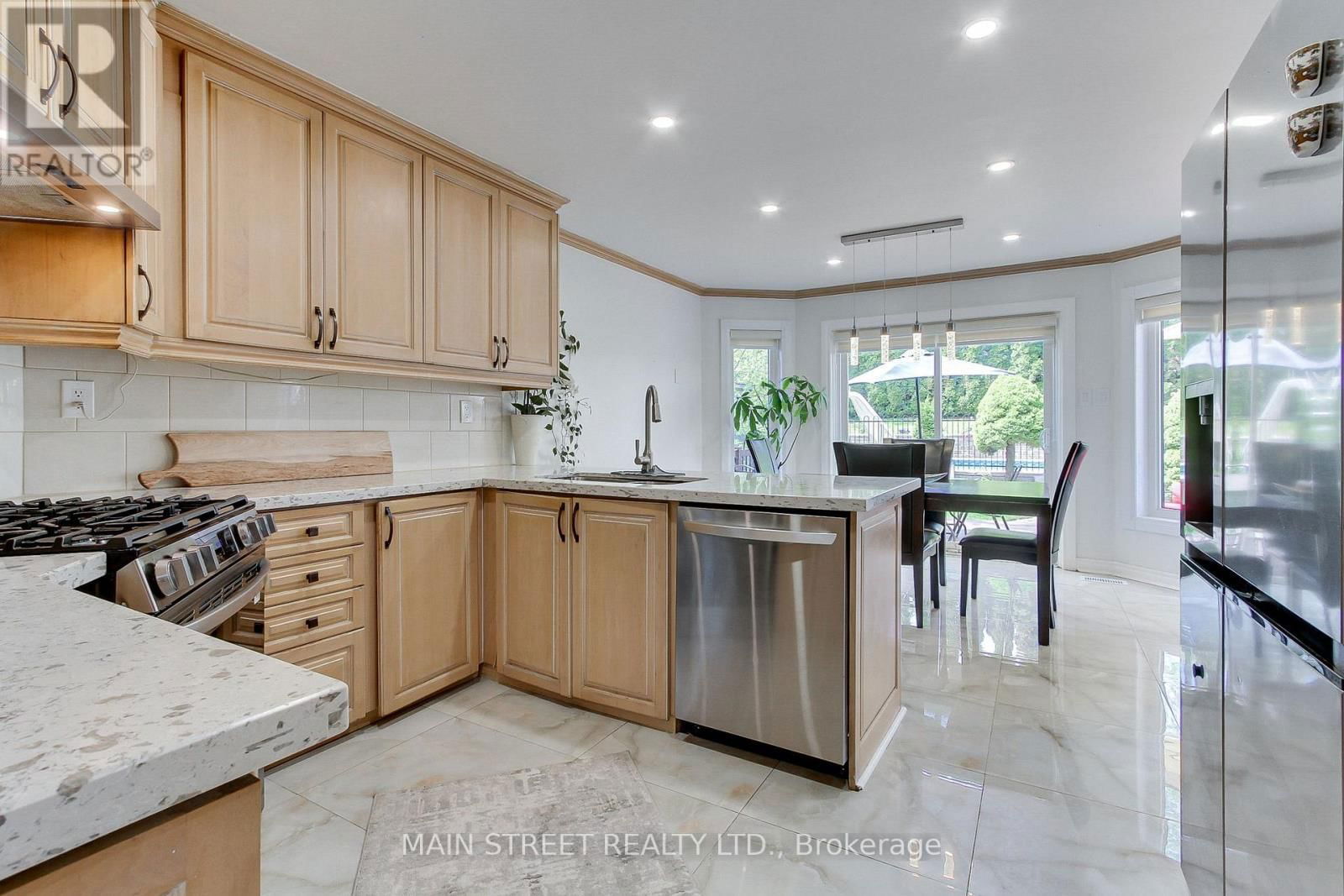 898 STONEHAVEN AVENUE Image 16