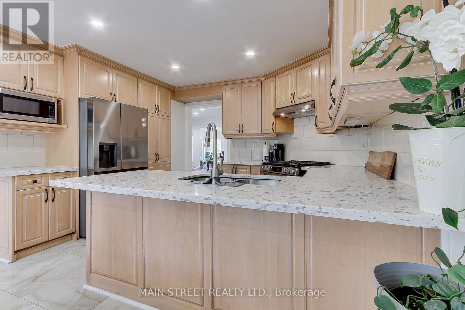 898 STONEHAVEN AVENUE Image 17