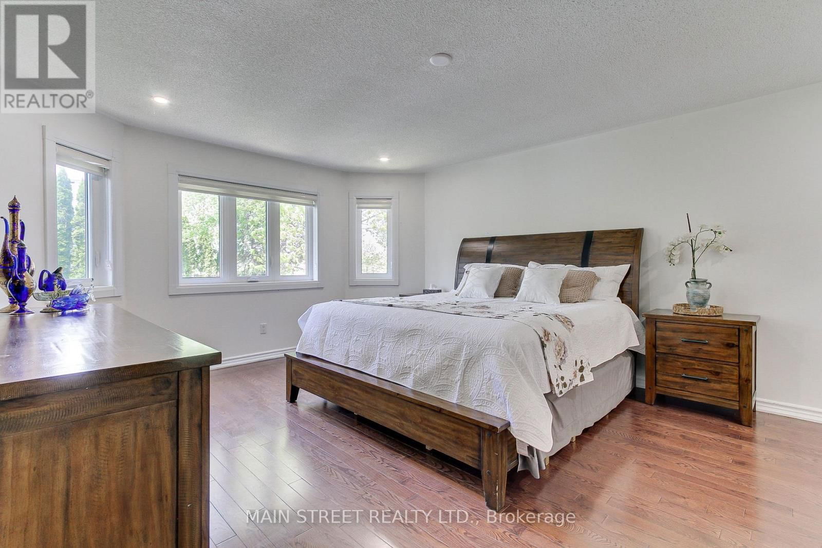 898 STONEHAVEN AVENUE Image 23