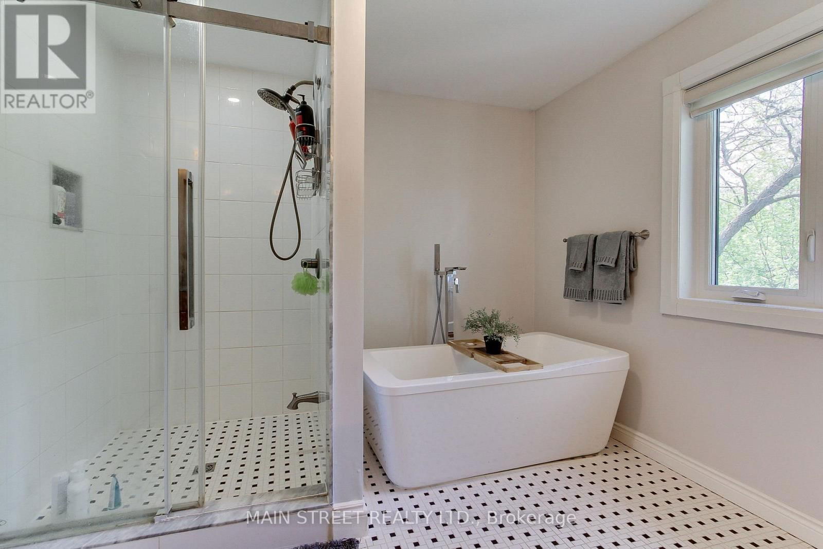 898 STONEHAVEN AVENUE Image 26