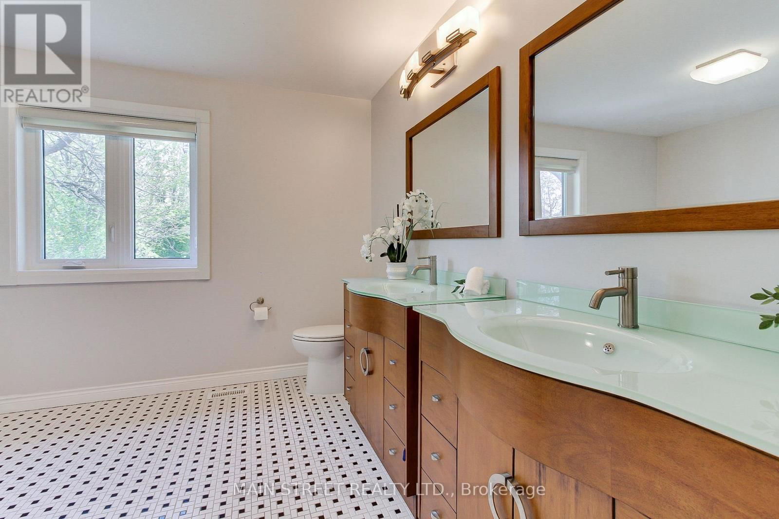 898 STONEHAVEN AVENUE Image 27