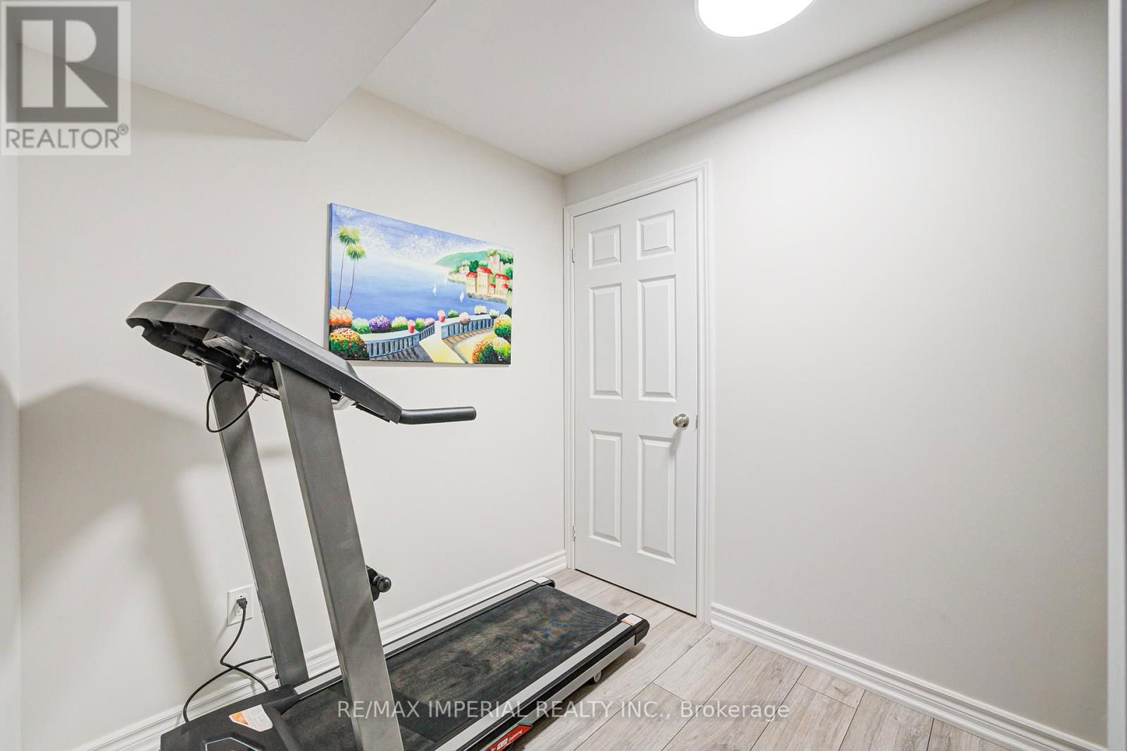 982 WILBUR PIPHER CIRCLE Image 37