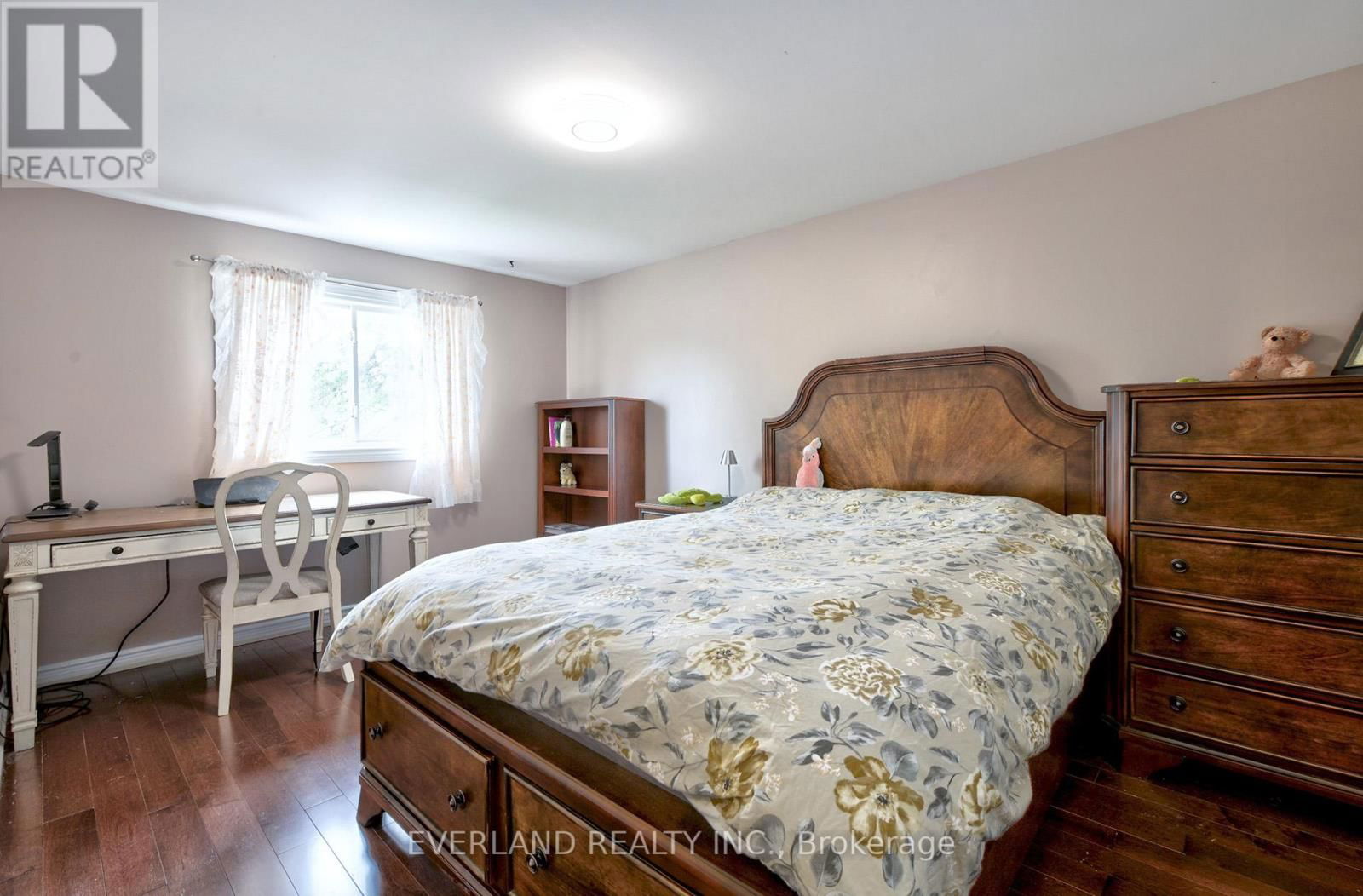 35 RAVENGLOSS DRIVE Image 12