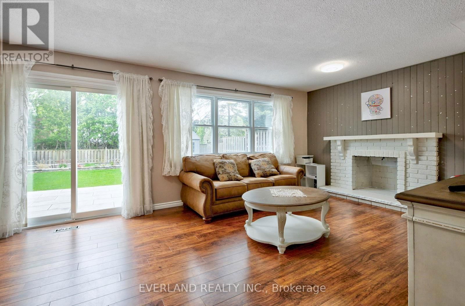 35 RAVENGLOSS DRIVE Image 18