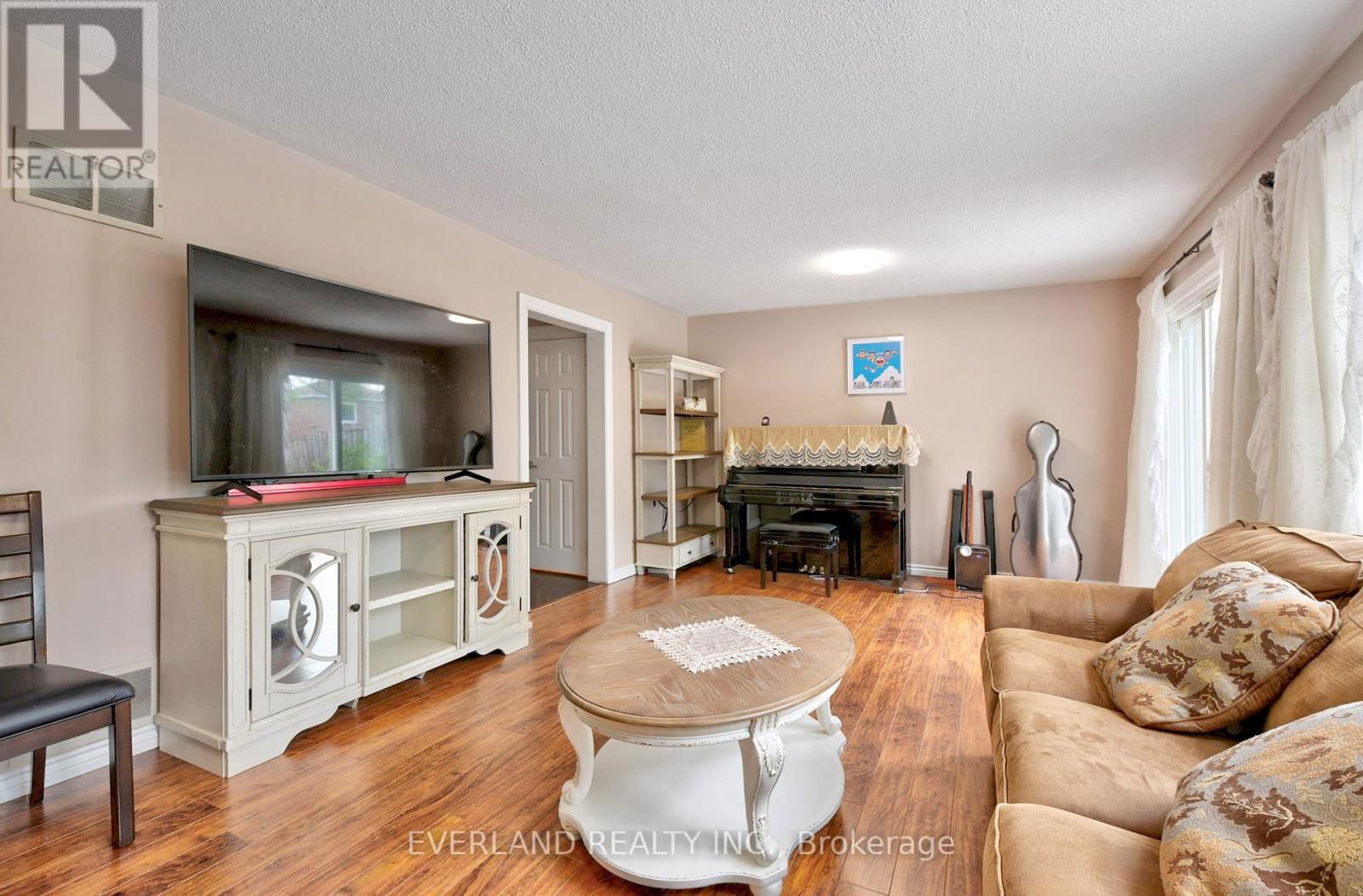 35 RAVENGLOSS DRIVE Image 19