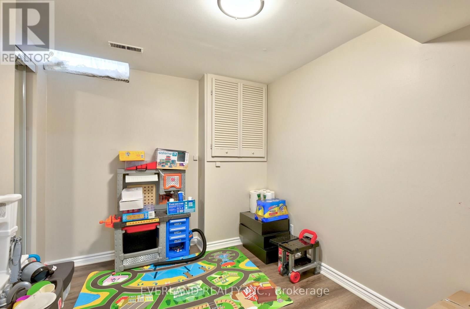 35 RAVENGLOSS DRIVE Image 23