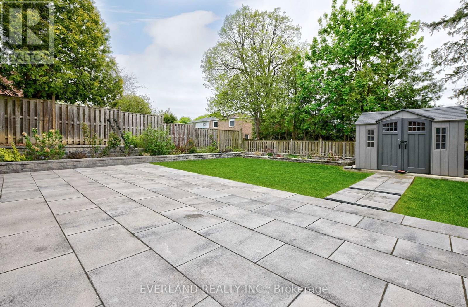 35 RAVENGLOSS DRIVE Image 24