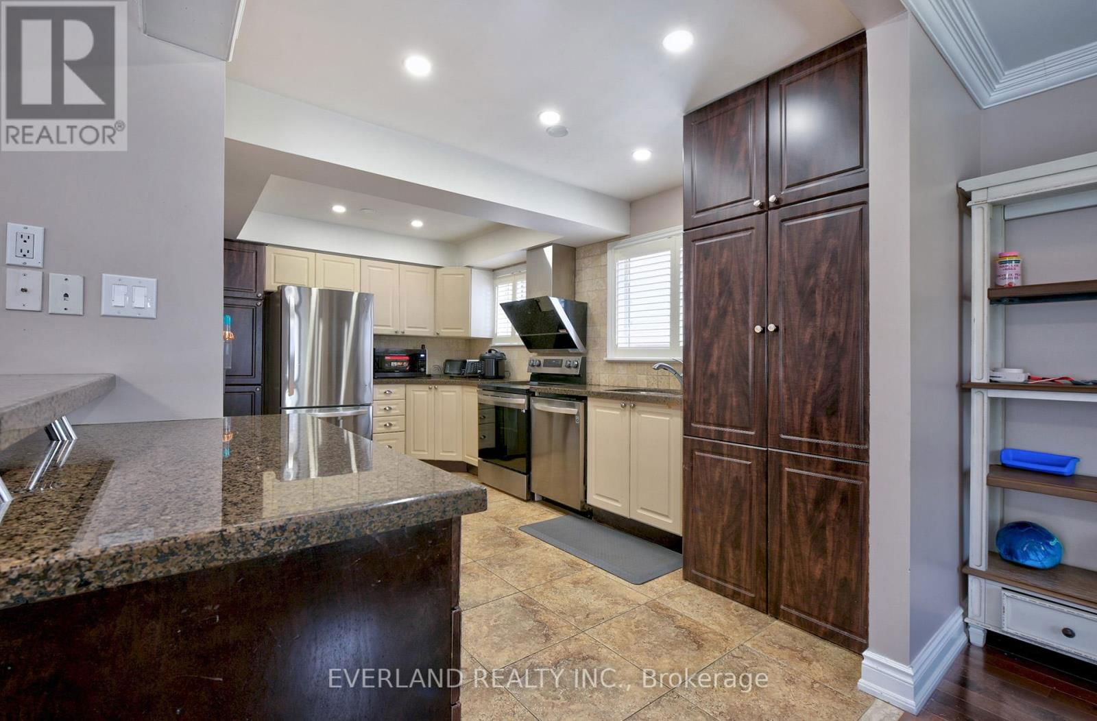 35 RAVENGLOSS DRIVE Image 6