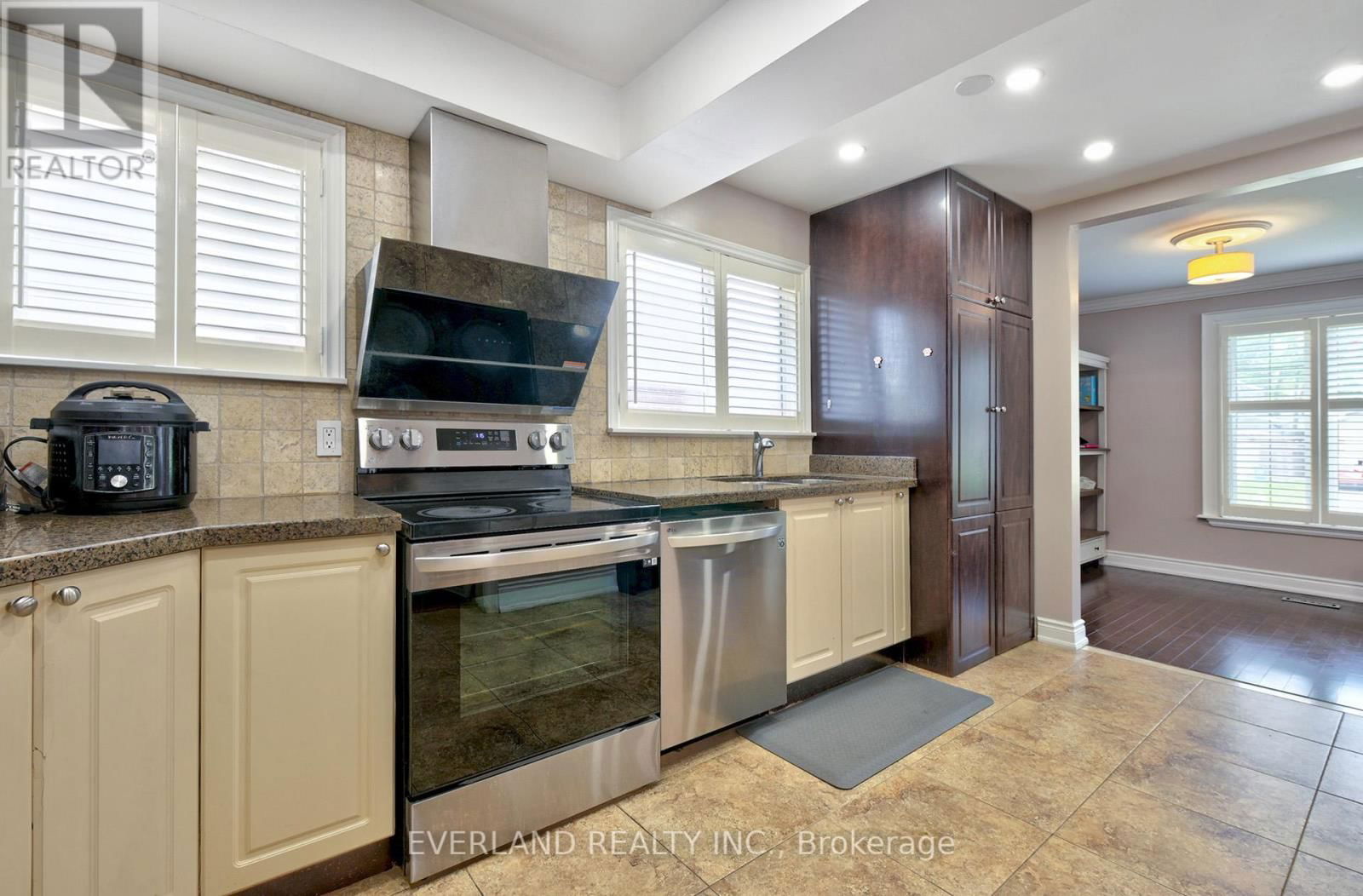 35 RAVENGLOSS DRIVE Image 8