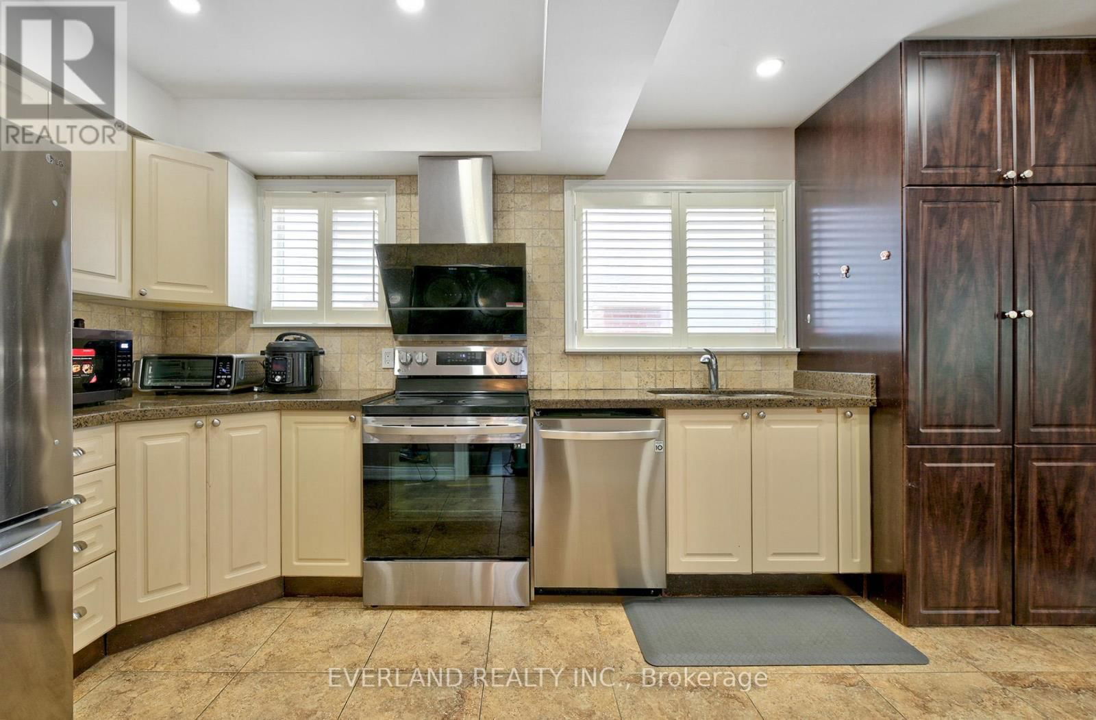 35 RAVENGLOSS DRIVE Image 9