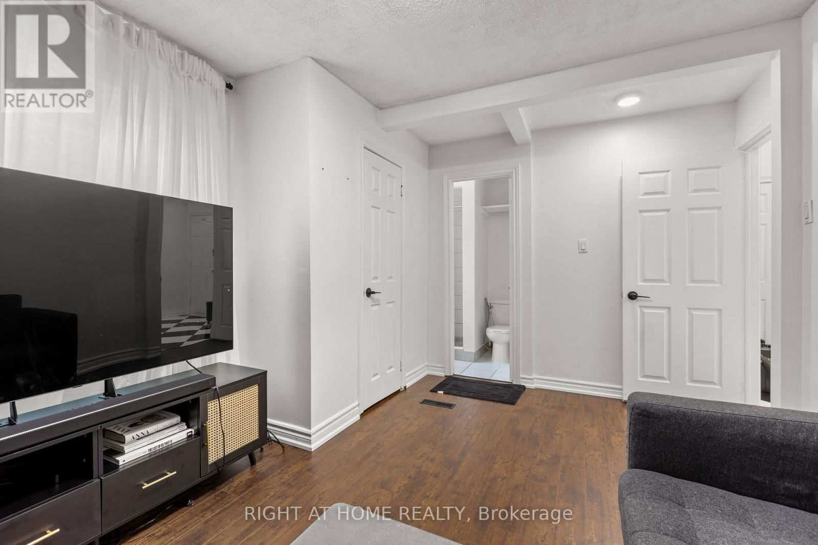 4 DEENA PLACE Image 15