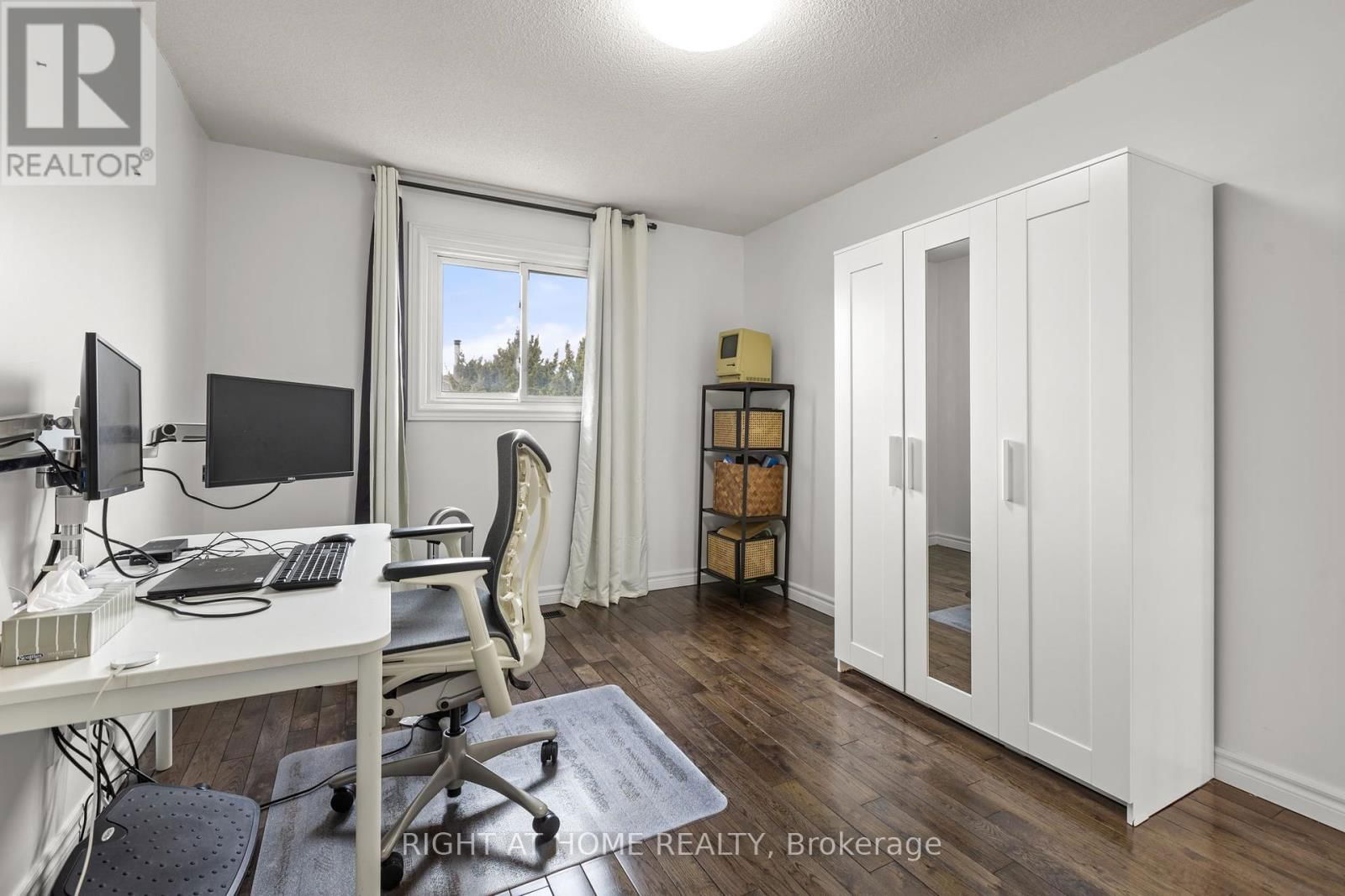4 DEENA PLACE Image 30