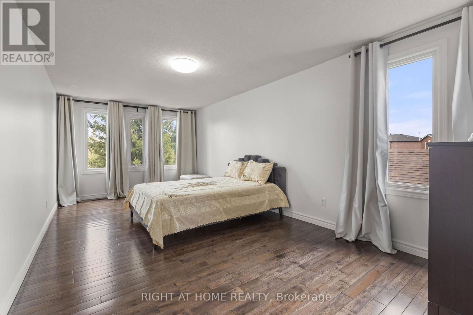 4 DEENA PLACE Image 33