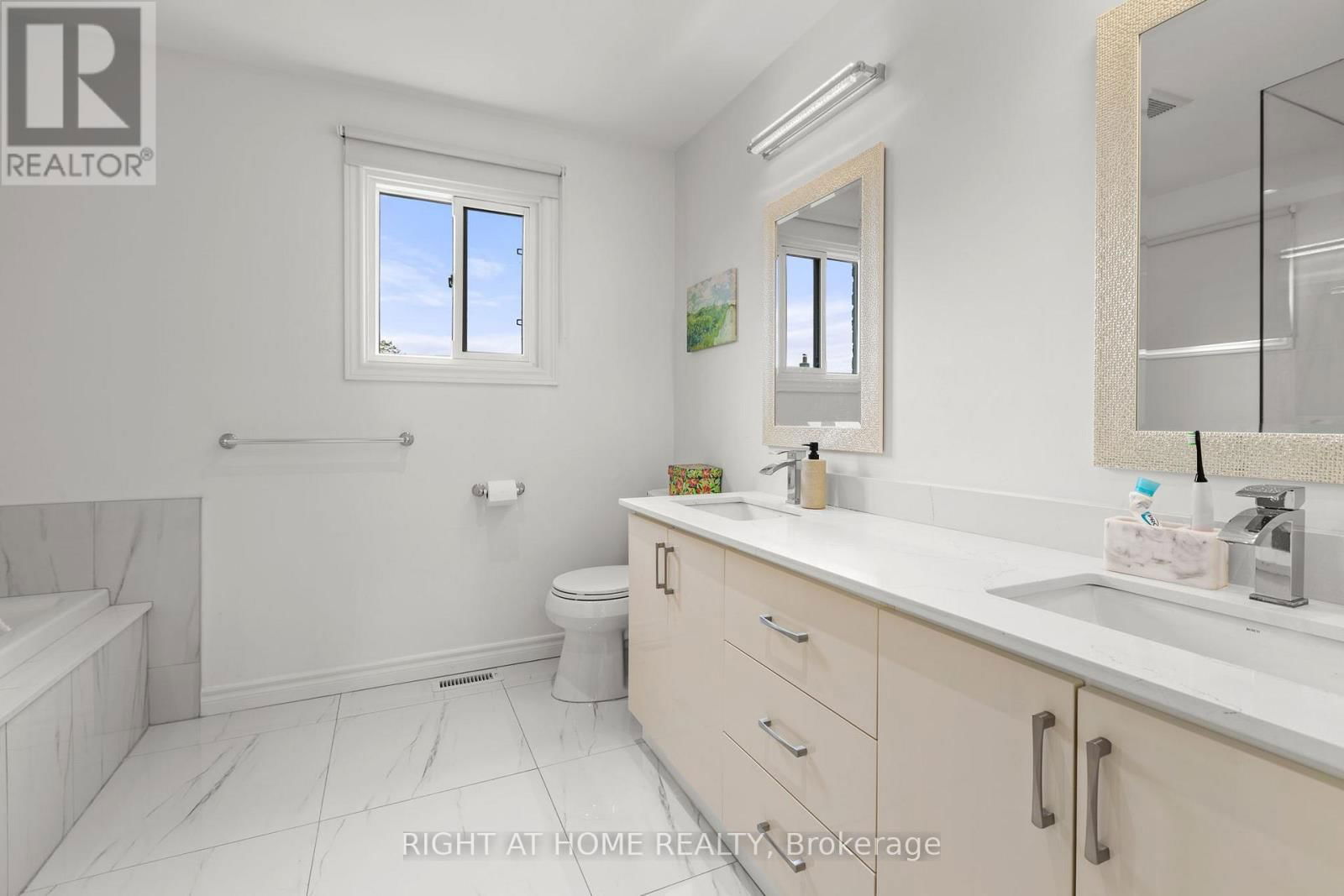 4 DEENA PLACE Image 36