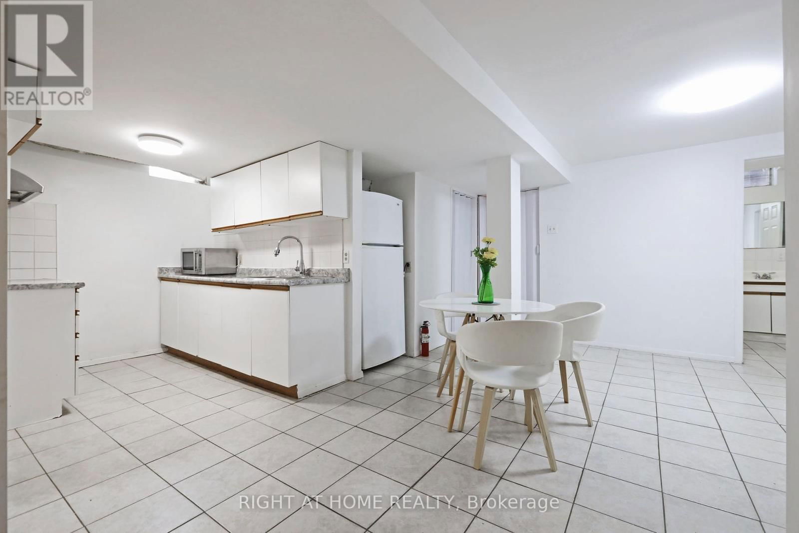 4 DEENA PLACE Image 38