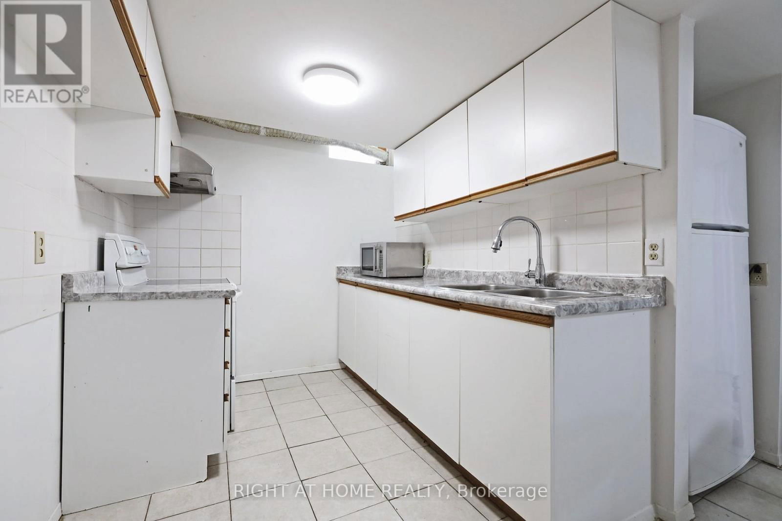 4 DEENA PLACE Image 39