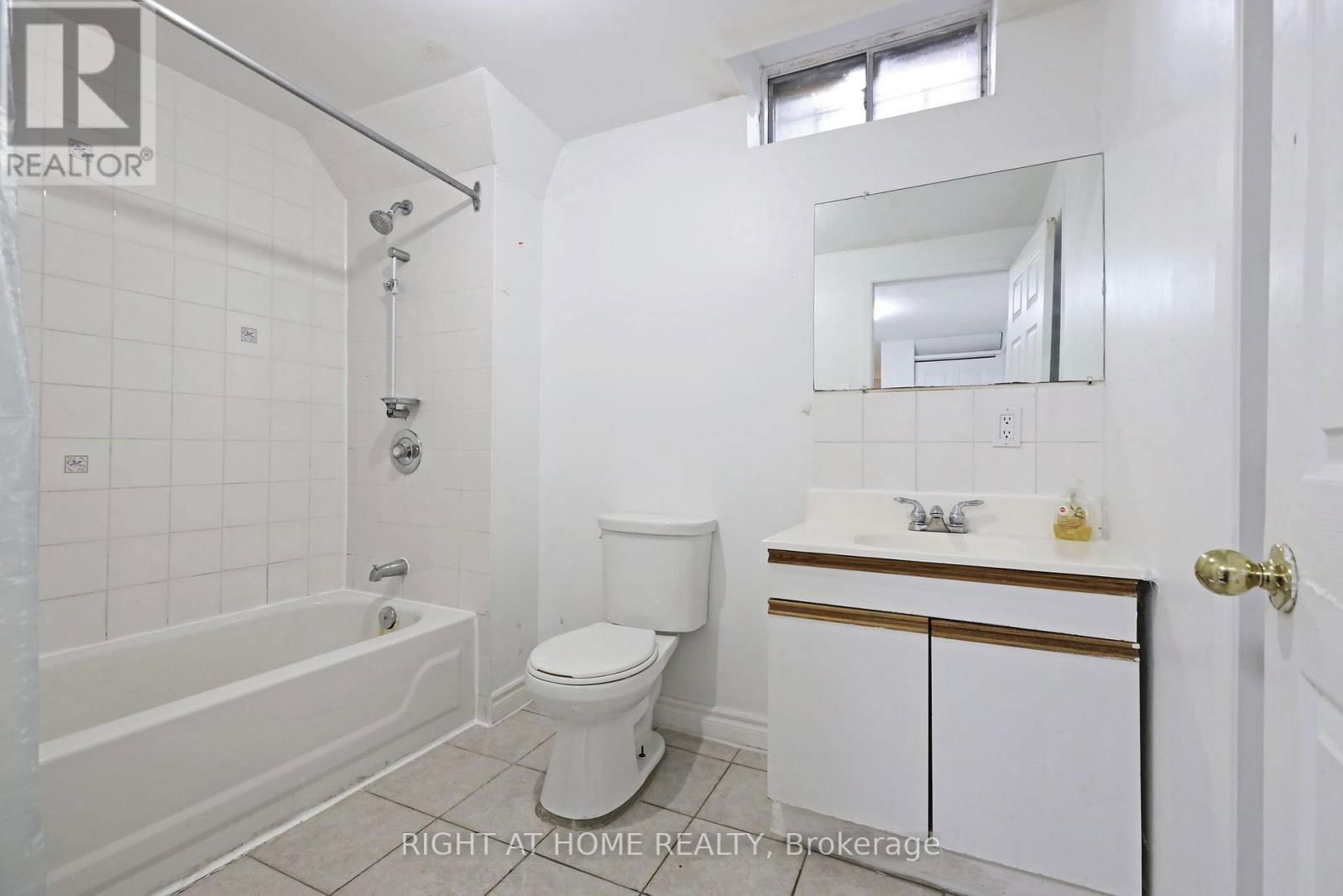 4 DEENA PLACE Image 42